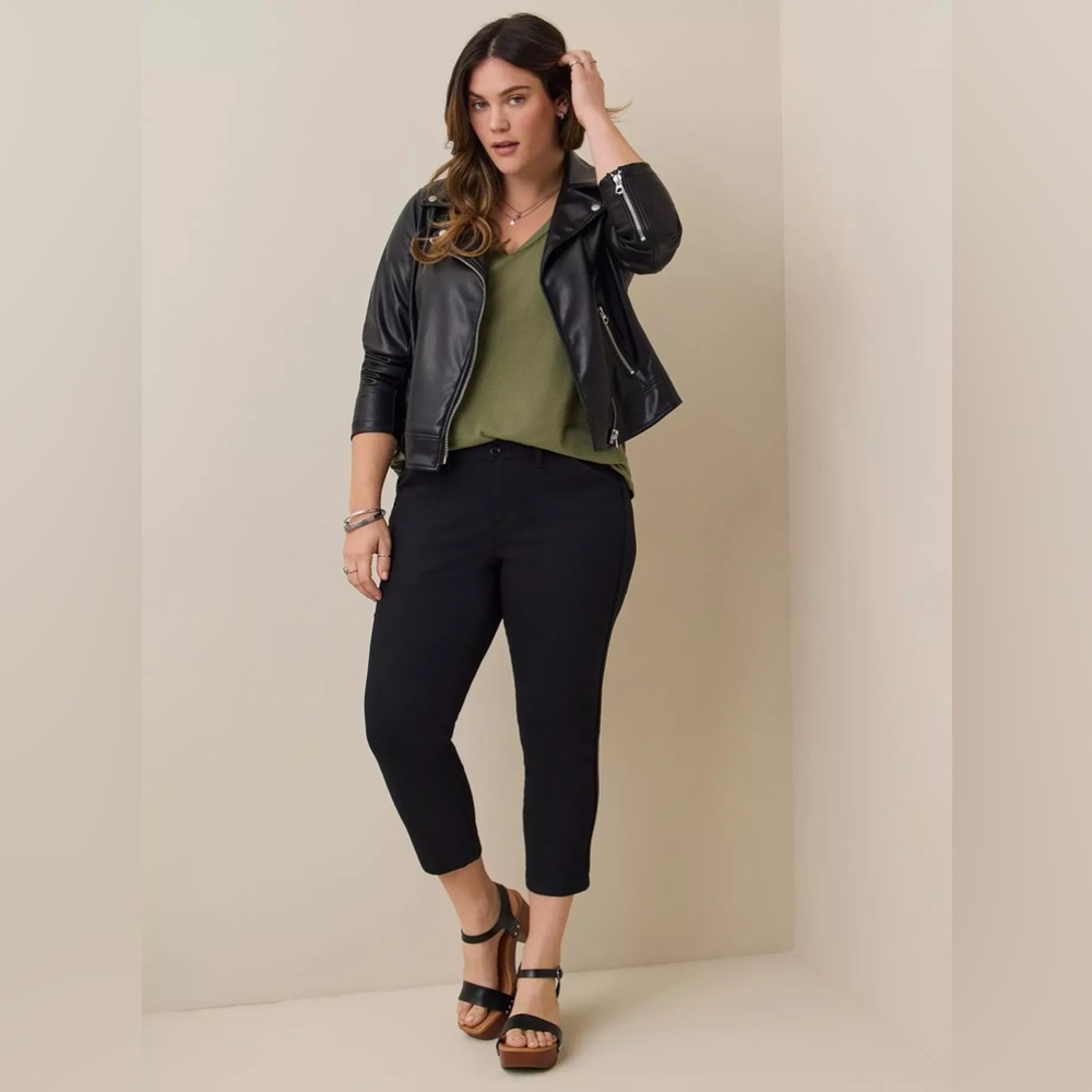 NWT TORRID Crop Aviator Skinny Stretch Twill Mid-Rise Black Pant